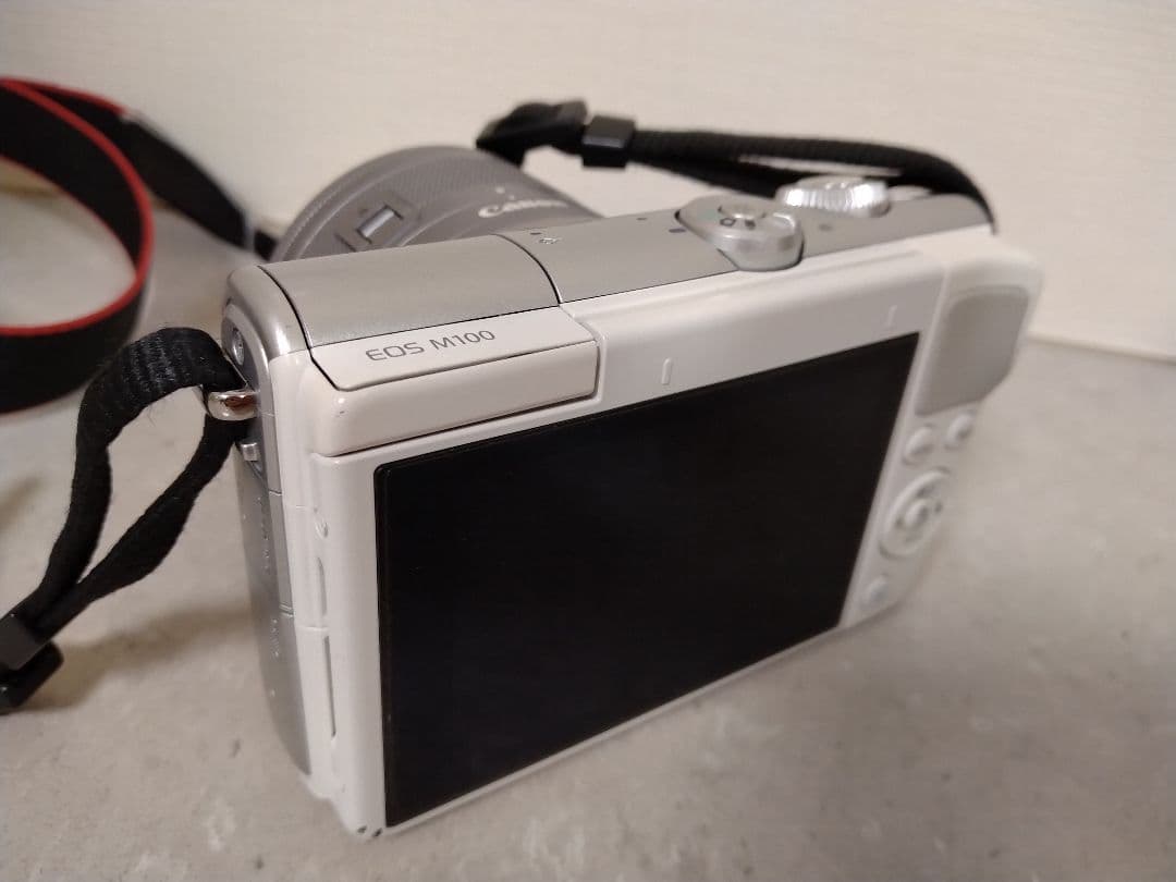 Canon　EOS M100　ミラーレスカメラ　レンズキット　ホワイト