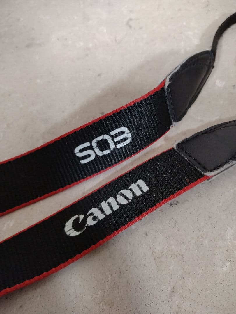 Canon　EOS M100　ミラーレスカメラ　レンズキット　ホワイト