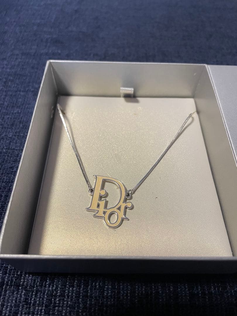 Dior ロゴ ネックレス シルバー