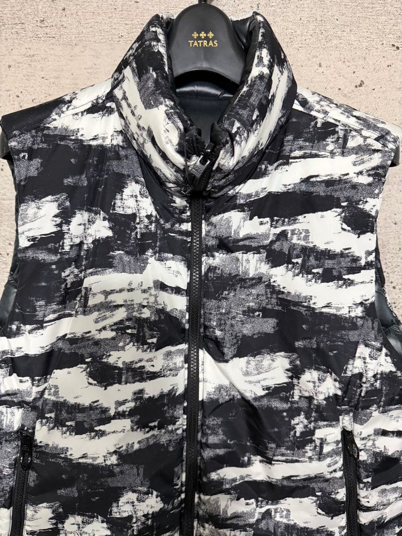 新品　タトラス　ダウンベスト　チャコールグレー　タイダイ　迷彩　リバーシブル