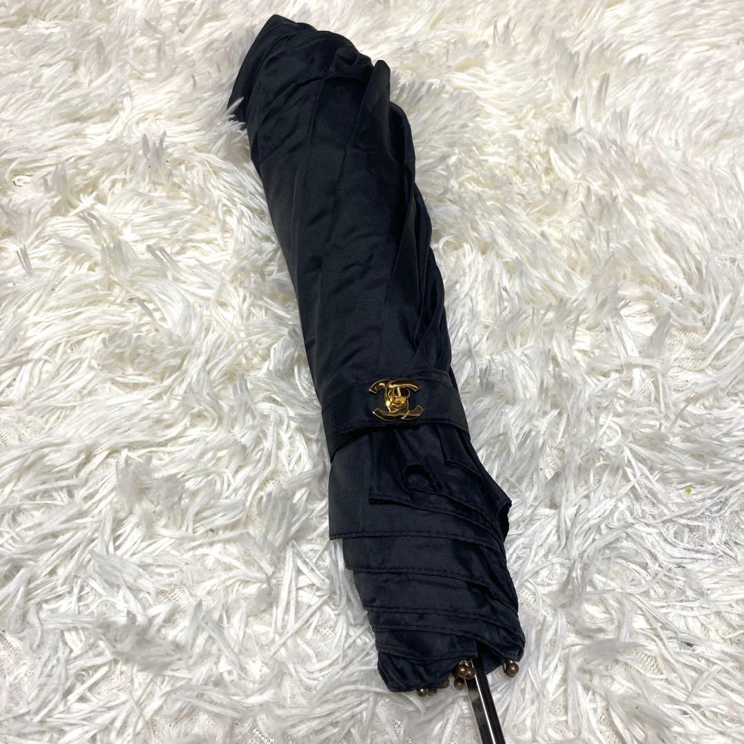 美品✨シャネル　折り畳み傘　マトラッセ　チェーンショルダーケース　ターンロック