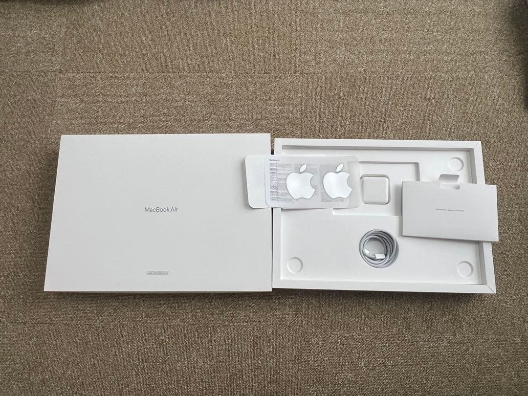 Apple MacBook Air 15インチ　本体 シルバー　M2チップ