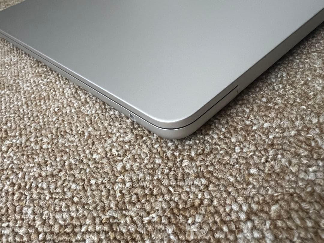 Apple MacBook Air 15インチ　本体 シルバー　M2チップ