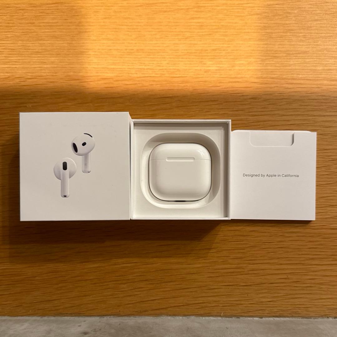 Apple AirPods 4 本体 充電ケース付き　値下げしました