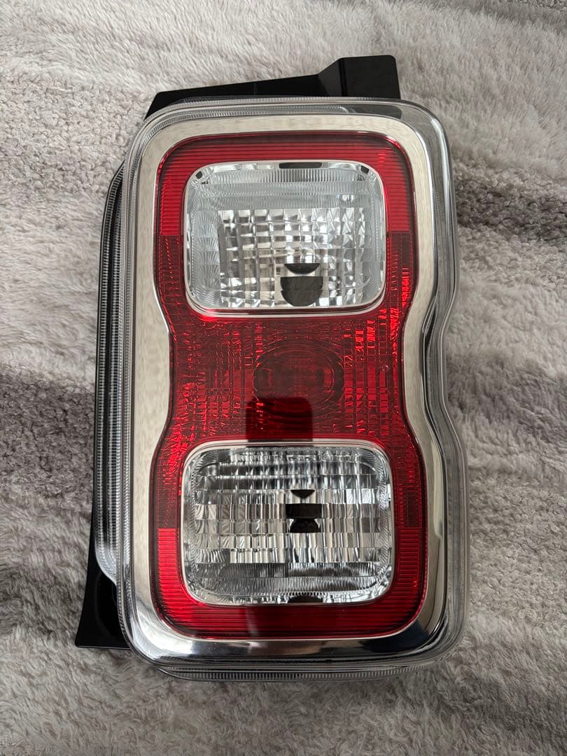 ハスラー 右テールランプ