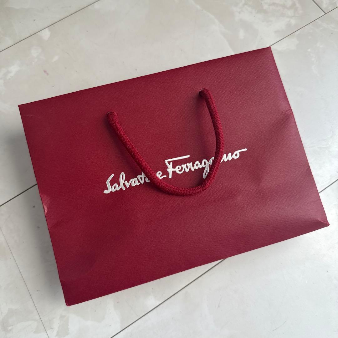 Salvatore Ferragamo ブラックキーケース　紙袋付き　フェラガモ