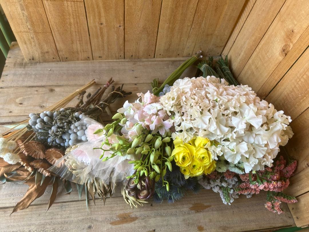 ✨年末お特MIX【Ｂ】ラナン　スイートピー　スターチス　スワッグ　生花