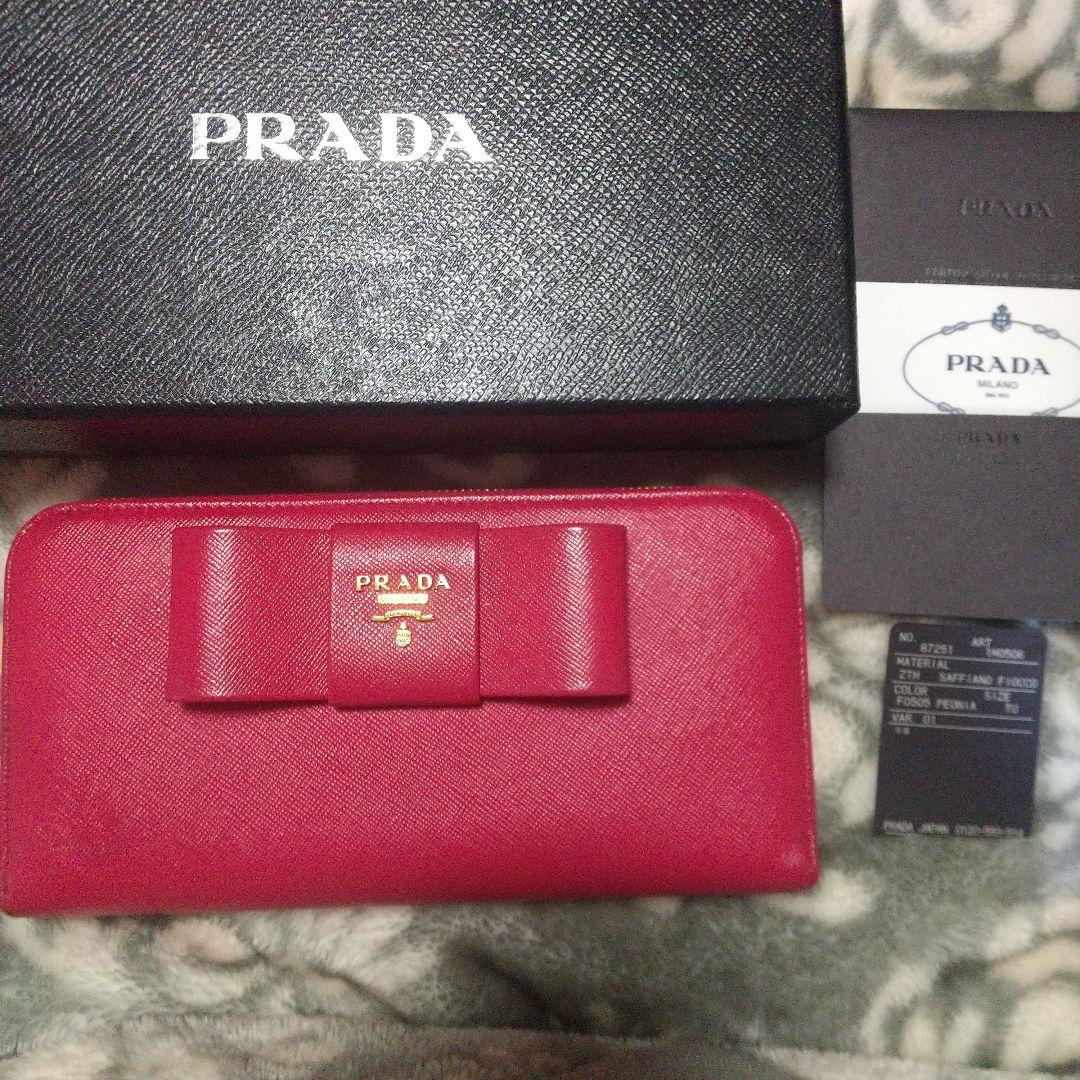 PRADA サフィアーノラウンドファスナーリボン付き長財布 レッド系