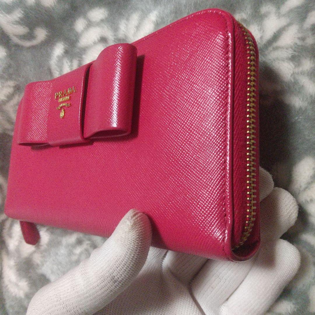 PRADA サフィアーノラウンドファスナーリボン付き長財布 レッド系