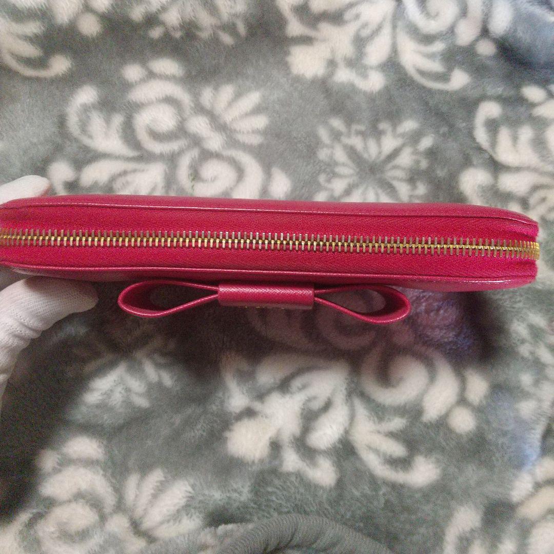 PRADA サフィアーノラウンドファスナーリボン付き長財布 レッド系