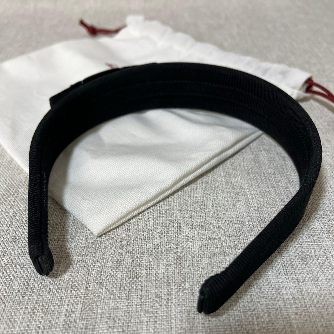 サルヴァトーレフェラガモ ヴァラリボン ブラックストーン カチューシャ ビジュ