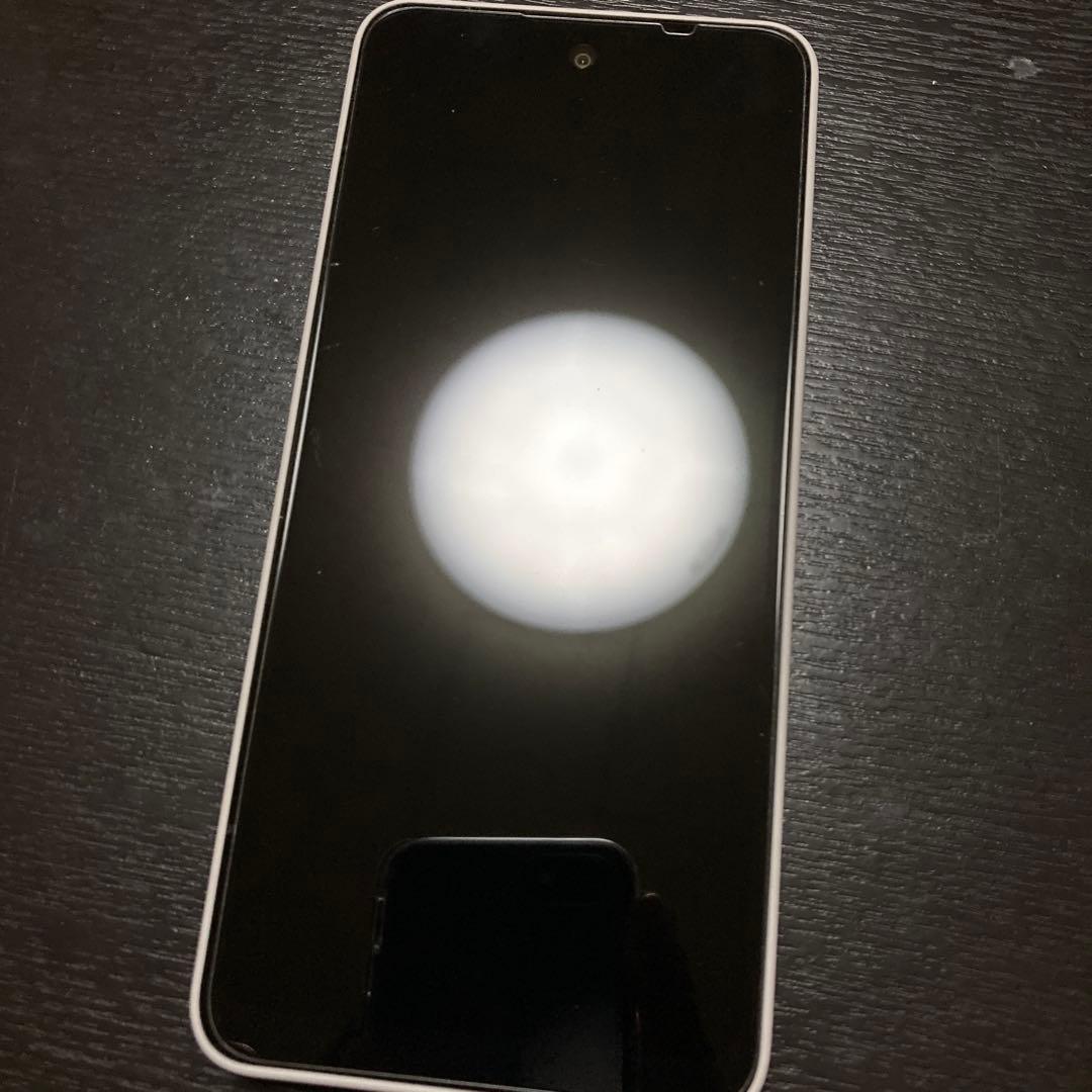 AQUOS wish 5 SH-52F ホワイト