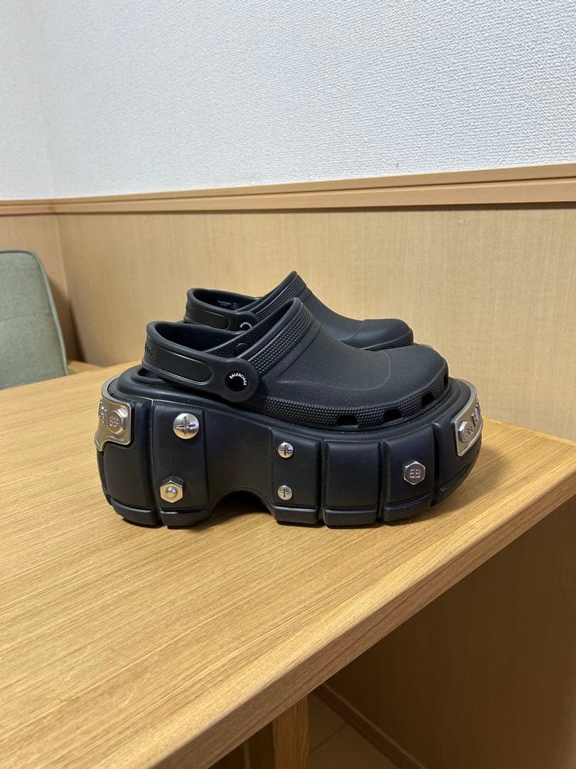 BALENCIAGA Hard Crocs ブラック サンダル