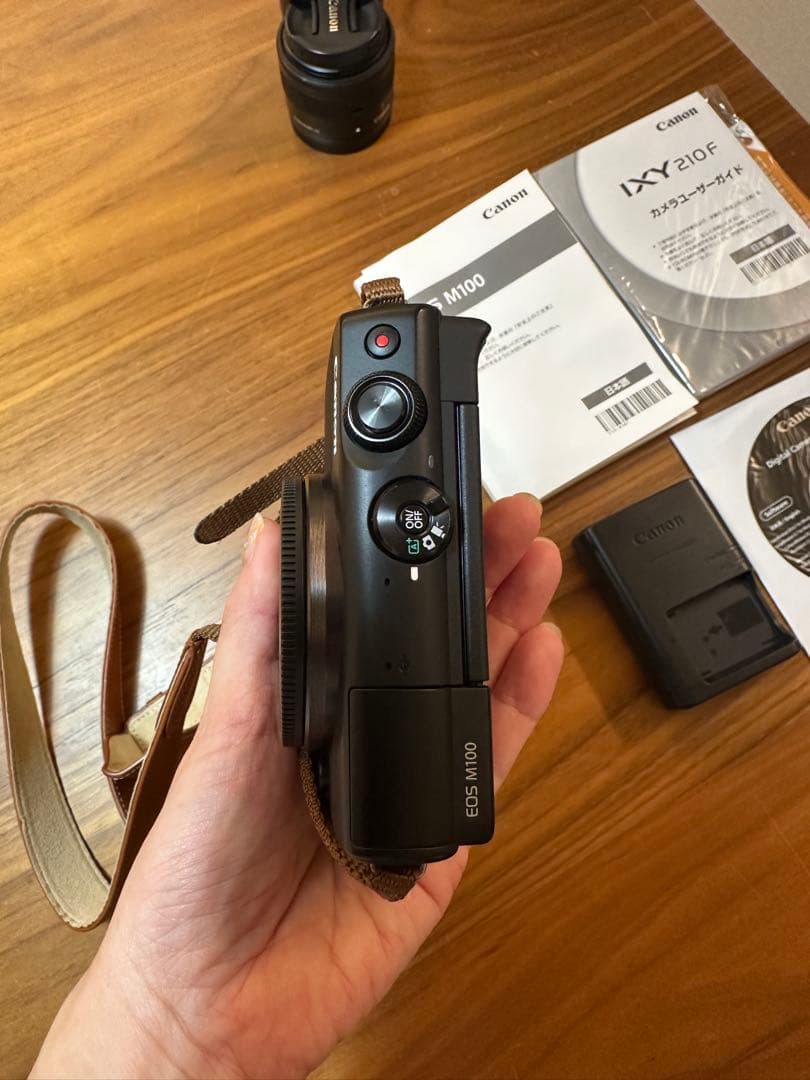 【美品】Canon EOS M100 ミラーレス一眼