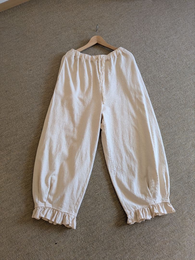 ネストローブ　nestrobe 　布帛コンビ裾フリルパンツ