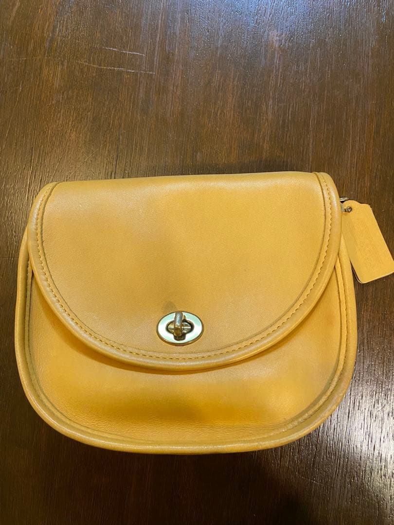 オールドコーチショルダーバッグセカンドバッグイエロー