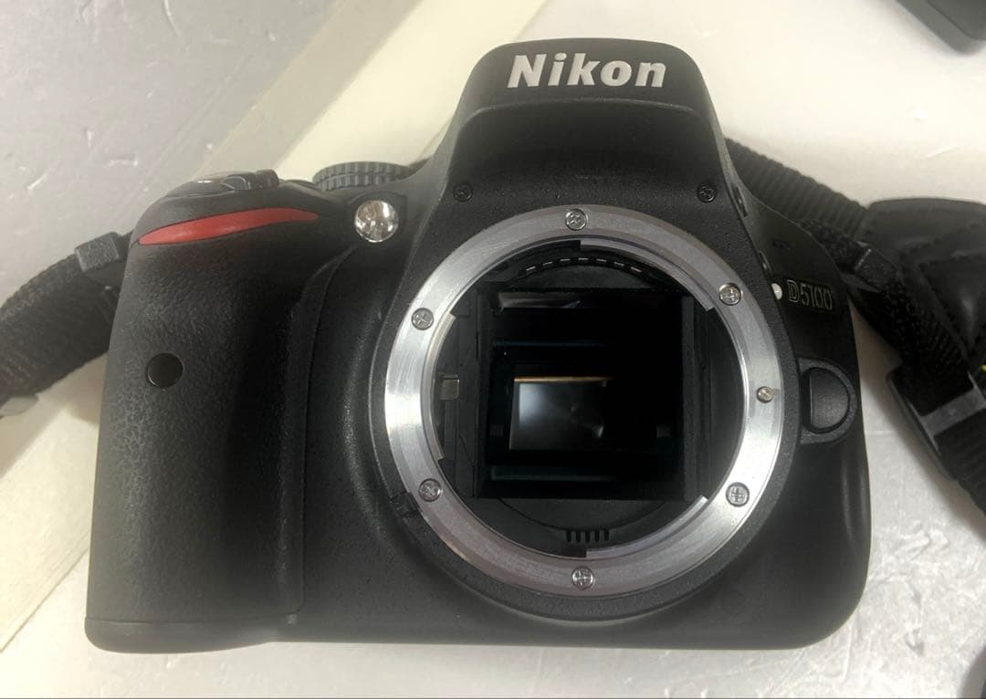 Nikon ニコン D5100 18-55 VR レンズキット　一眼レフ