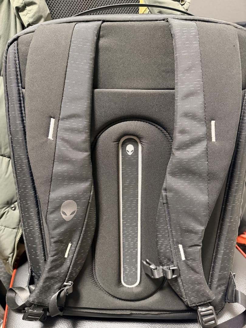 Alienware Horizon トラベル バックパック 18