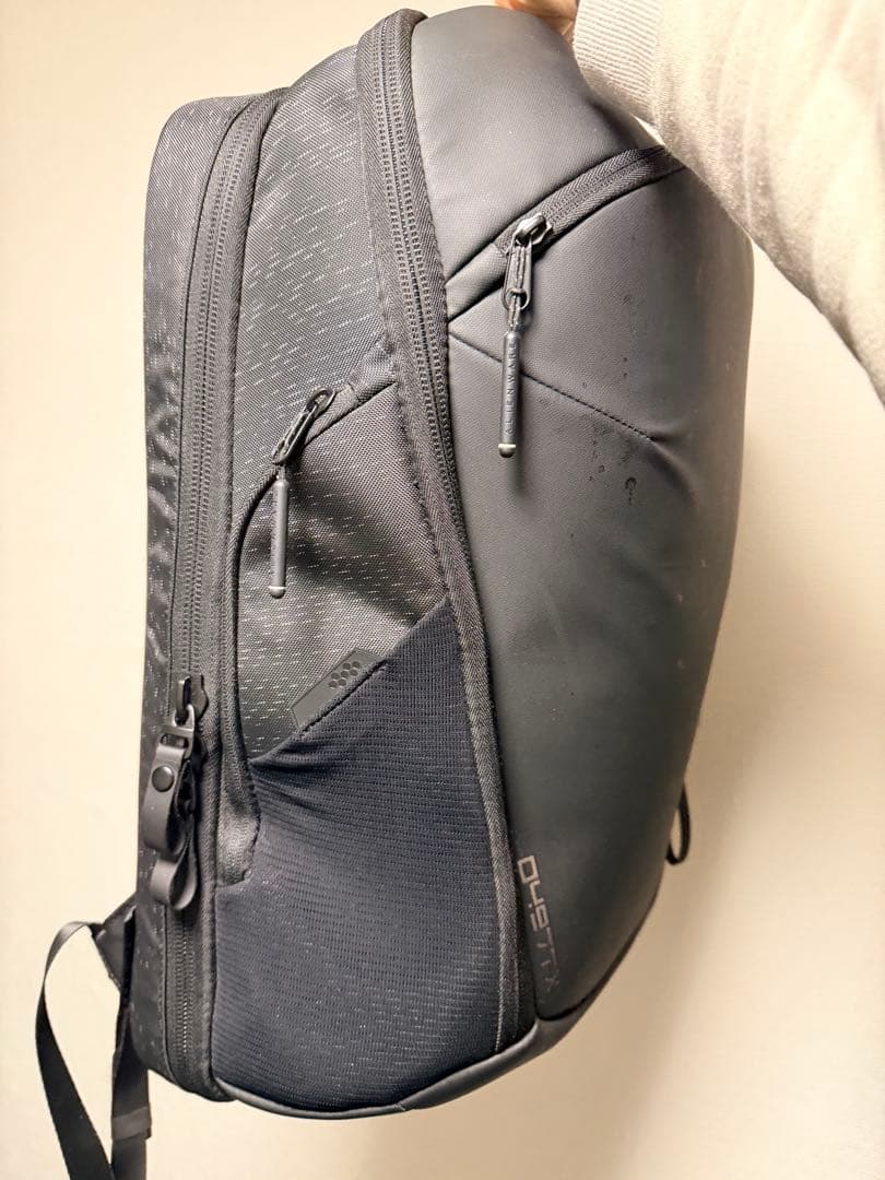 Alienware Horizon トラベル バックパック 18