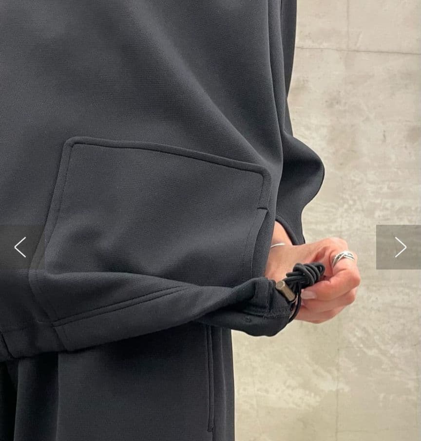 2.2万　今季新品ビアズリー　リップルダンボール トップス　黒ガリャルダガランテ