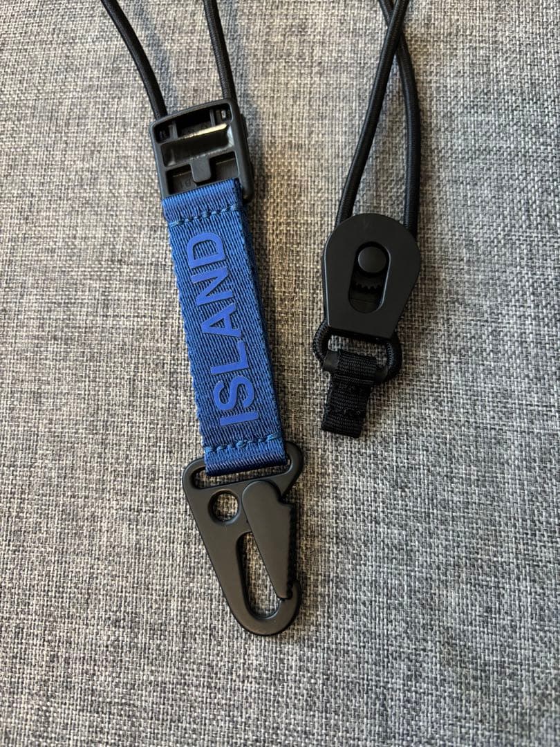 STONEマグネットバックルネックストラップ　キーリング　ブルー