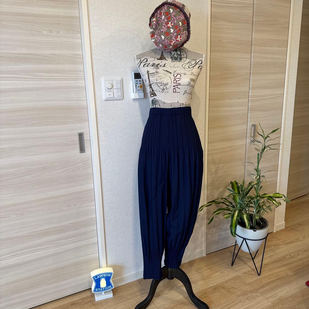 連休セールʕ•̫͡•ʕ•̫͡•ʔ極美品 イッセイミヤケプリーツプリーズパンツ