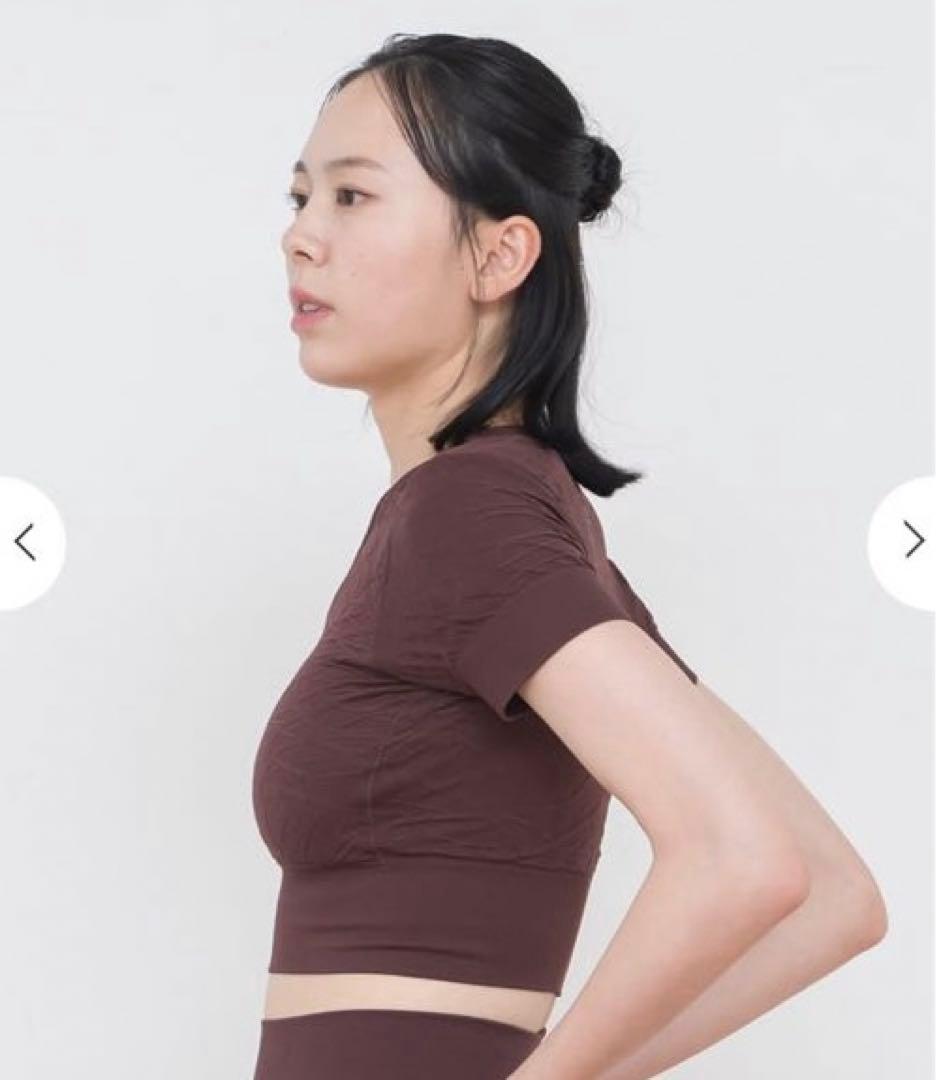 SUKALA】ジオメトリックショートスリーブトップス　パッド付き