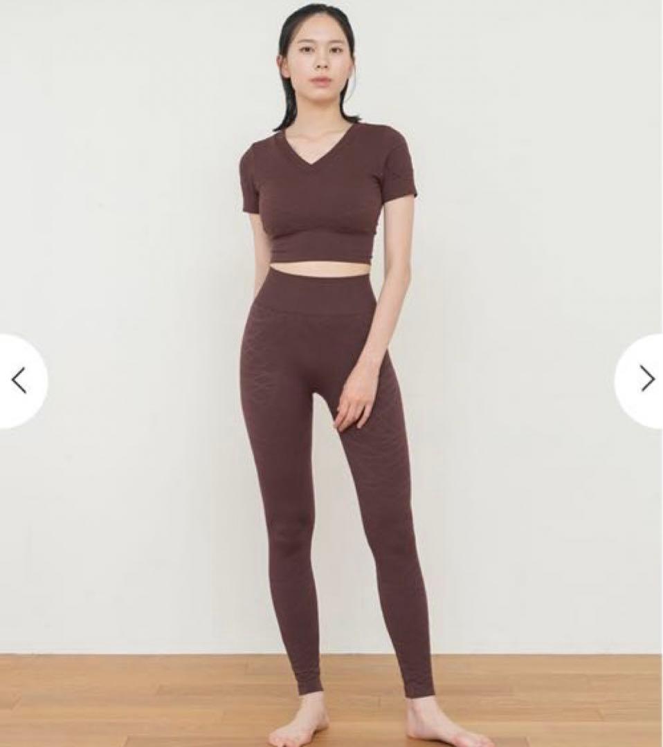 SUKALA】ジオメトリックショートスリーブトップス　パッド付き