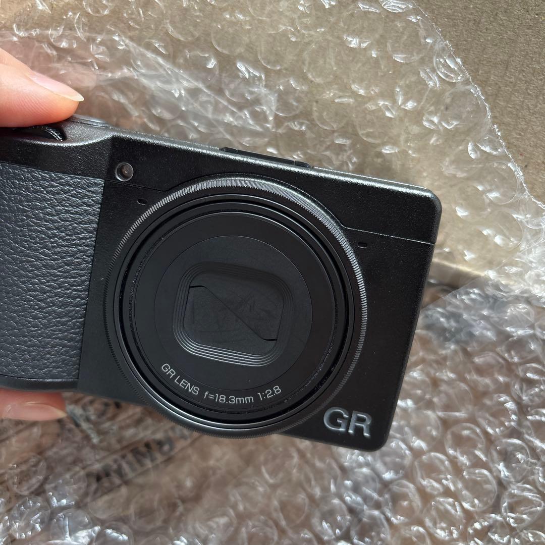 RICOH GR III HDF デジタルカメラ　使用回数少　美品
