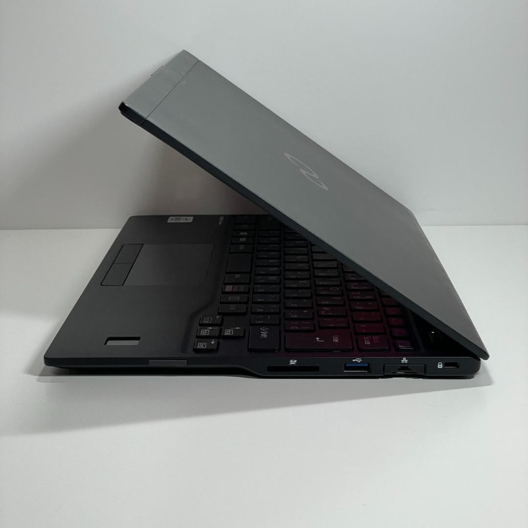 第10世代i7 富士通 U9310 ノートPC メモリ16GB 薄型軽量 SSD