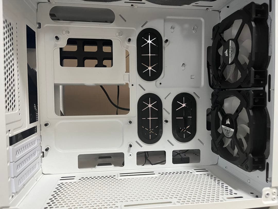 値下げしました！Corsair ミドルタワーPCケース ATX RGBファン付属