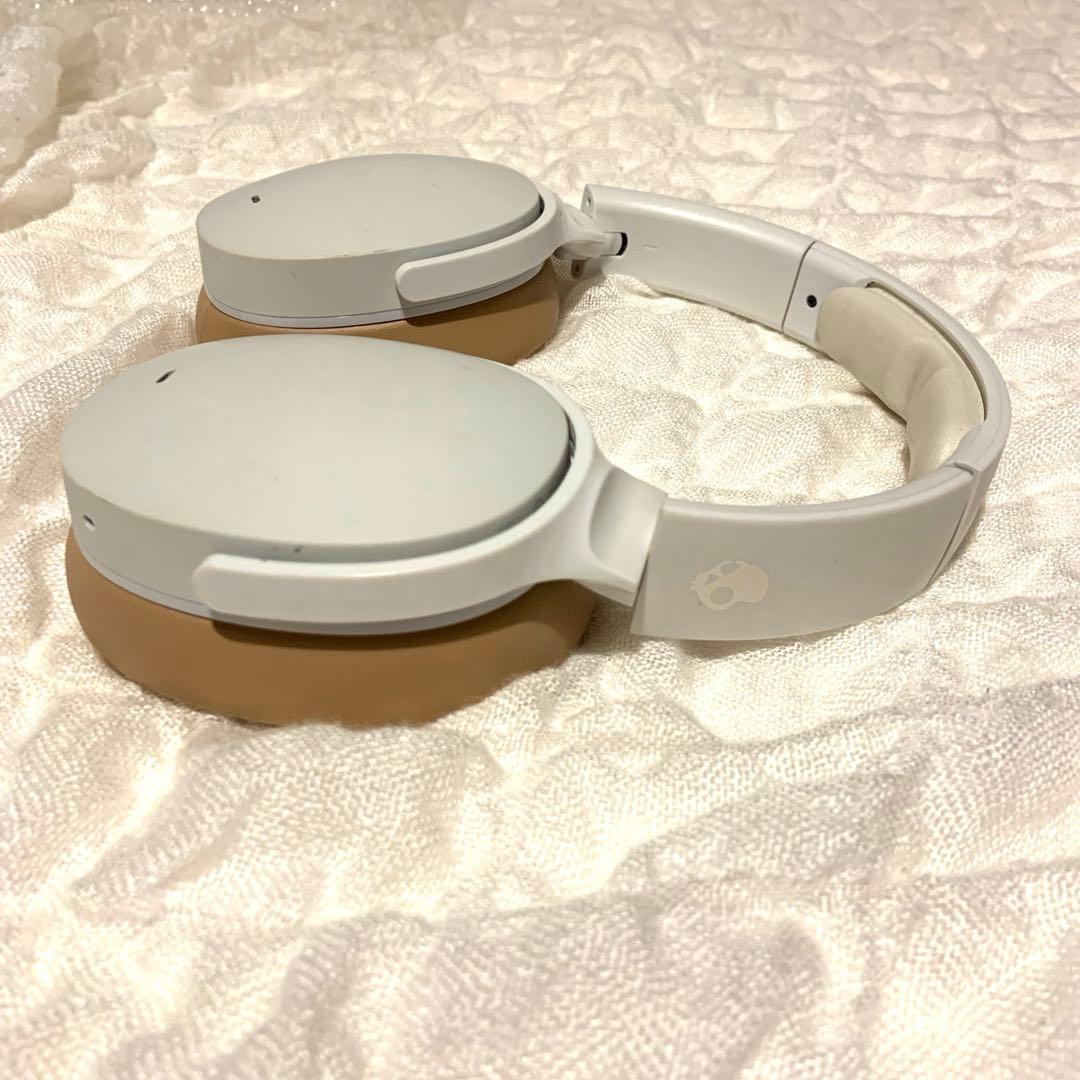 スカルキャンディ ワイヤレスヘッドホン ホワイト/ベージュ