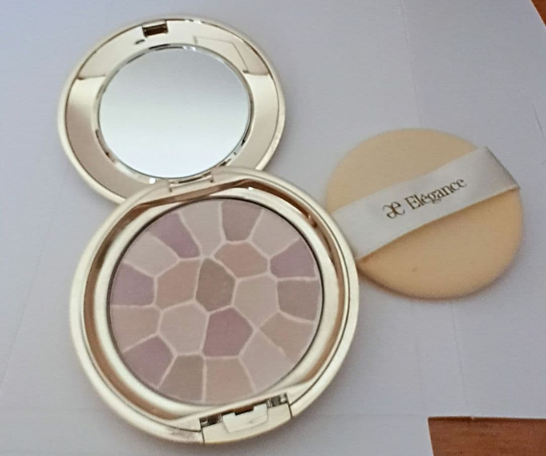 ラプードル　オートニュアンスv フェイスパウダー 8.8g　つや　未開封パフ付