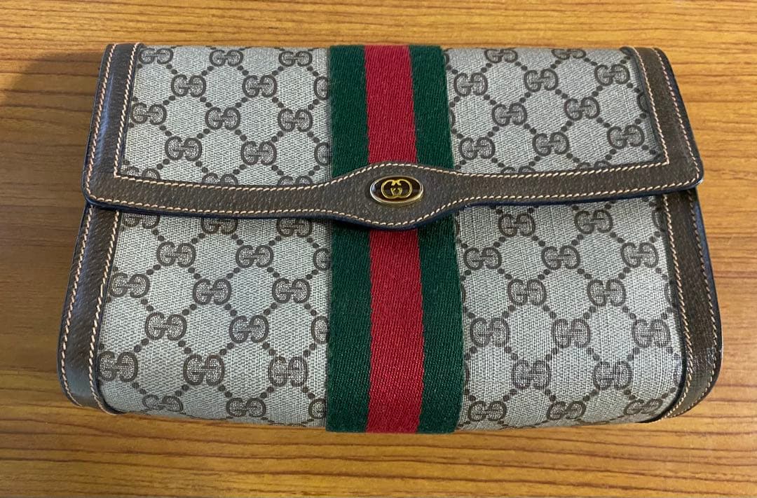GUCCI GGキャンバスクラッチバッグ 箱付き
