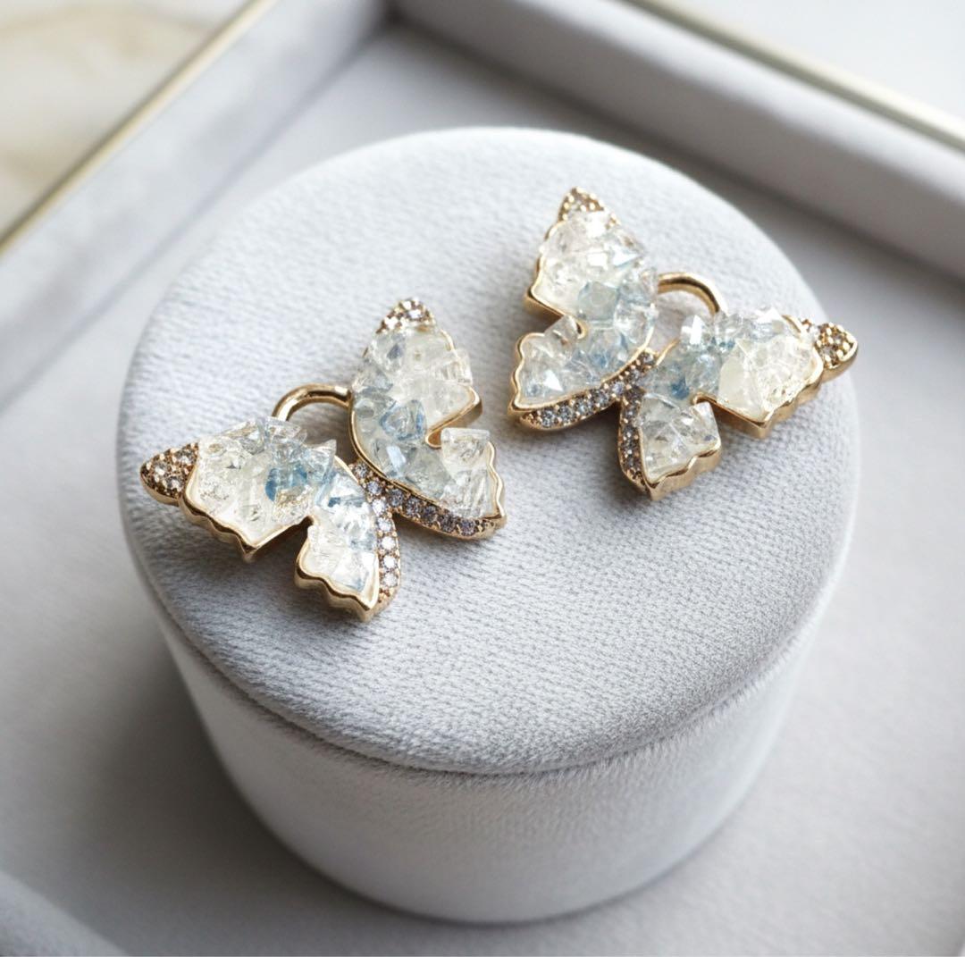 【Chikarin】天然水晶のバタフライモチーフネックレストップ