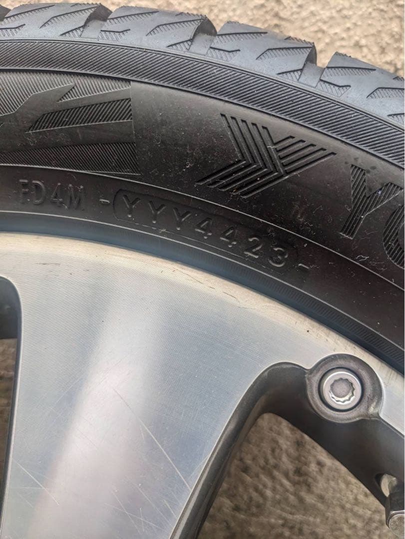 フォルクスワーゲン　ホイール付きタイヤ