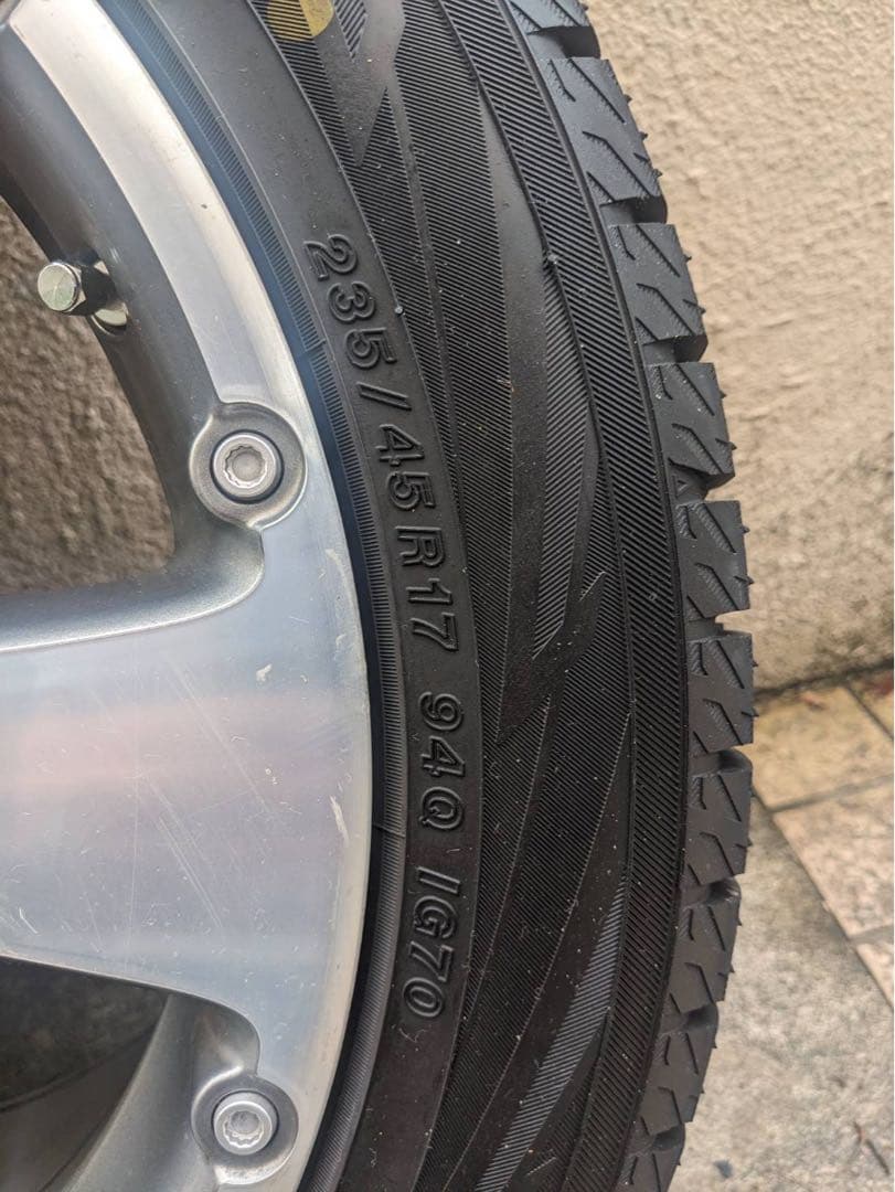 フォルクスワーゲン　ホイール付きタイヤ