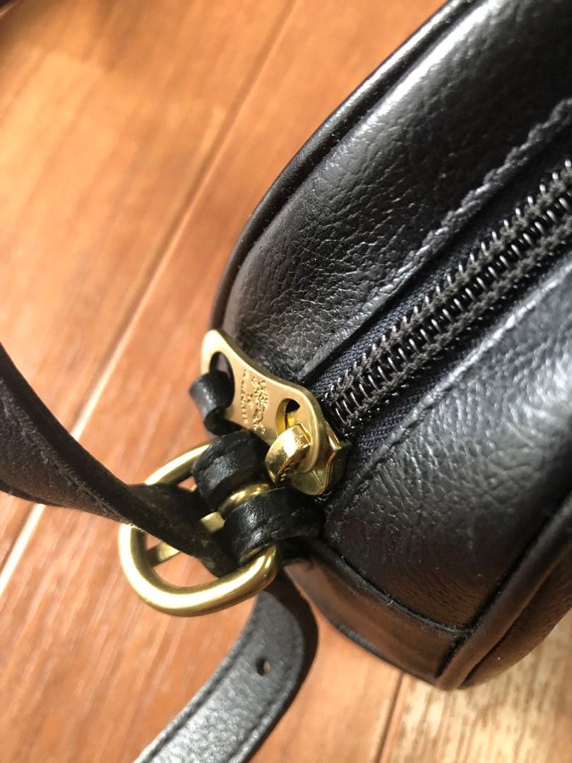 IL BISONTE ブラック クロスボディーバッグ