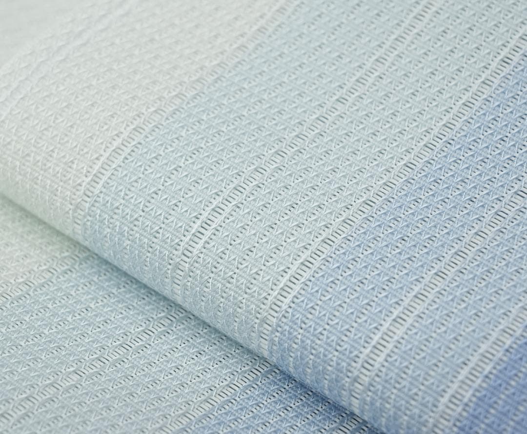 新品 博多織 夏物 単衣半幅帯 西村織物【粗紗】総暈しブルー 帯端処理加工込み