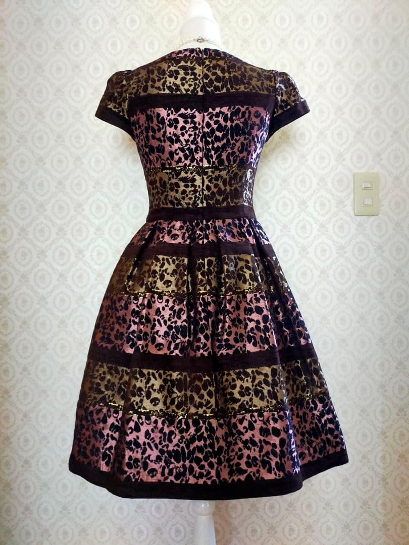 ✿超美【カタログ掲載】エムズグレイシー✿タグあり✿アニマル柄✿ラメ生地✿