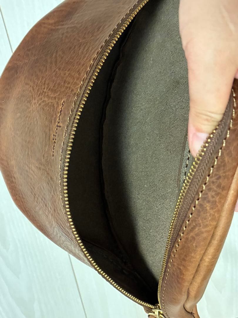 analogic ブラウンカーキ　レザーボディバッグ