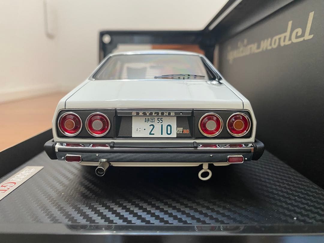 ミニカー SkyLine GT-ES 1/18