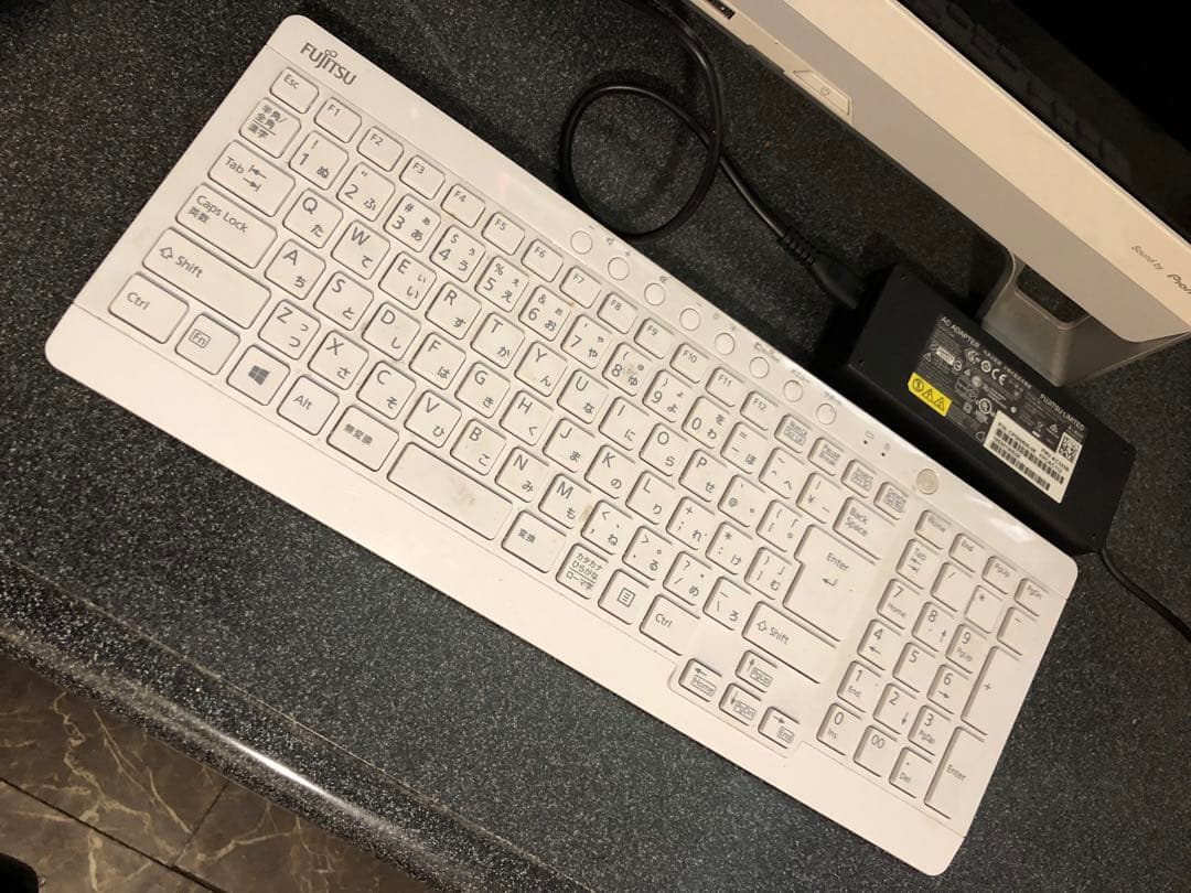 Fujitsu ESPRIMO FH52U オールインワンPC