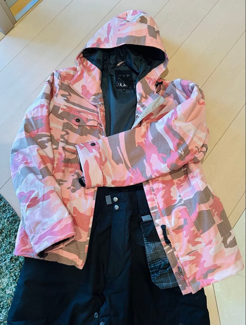 お値下げ⭐️【美品】ROXY/ HHピンク迷彩 スノーボード　スキー　ウェアセット
