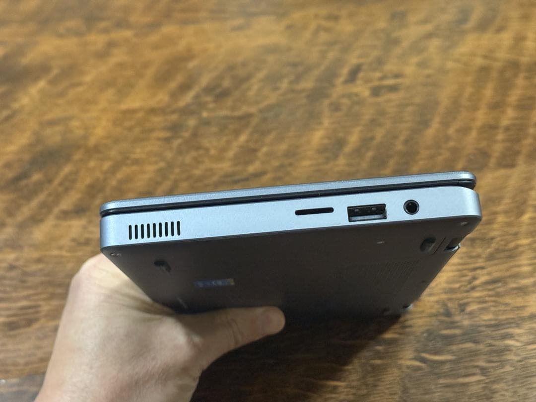 【極美品】CHUWI MiniBook Core m3-8100Y／8／256