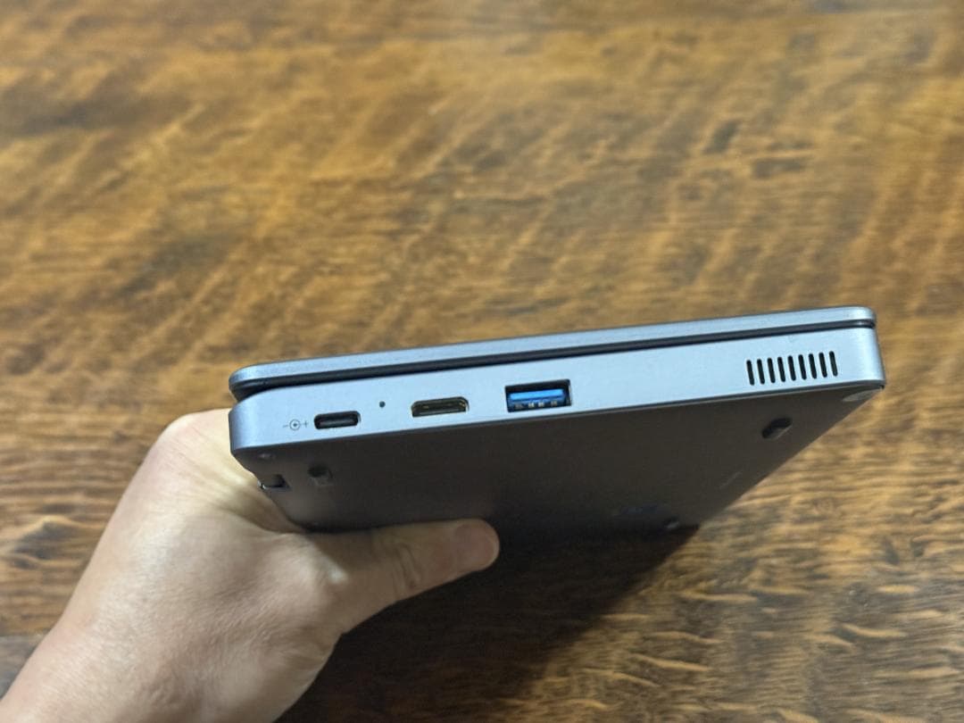 【極美品】CHUWI MiniBook Core m3-8100Y／8／256