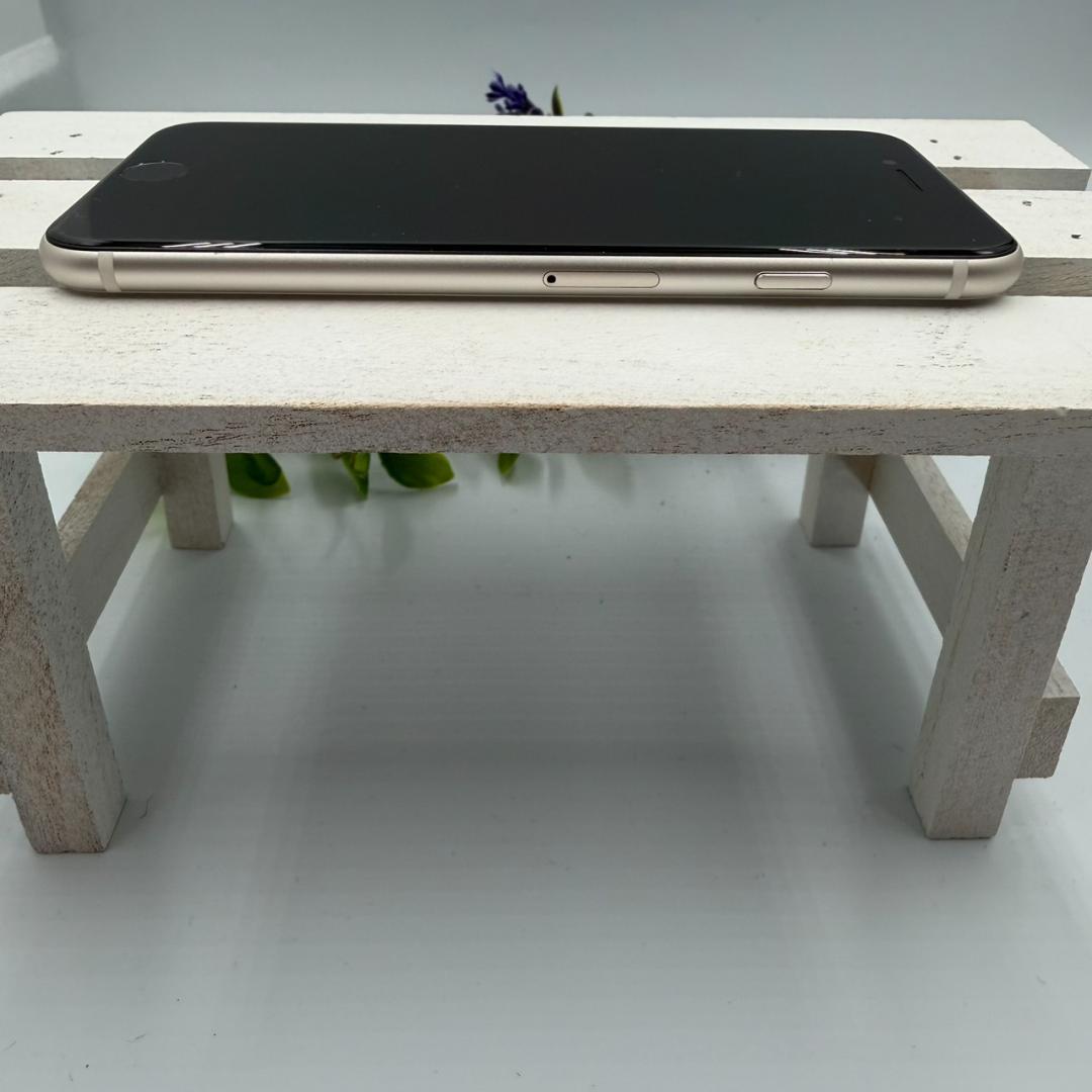 【美品】iPhone SE第3世代 64GB スターライト 388