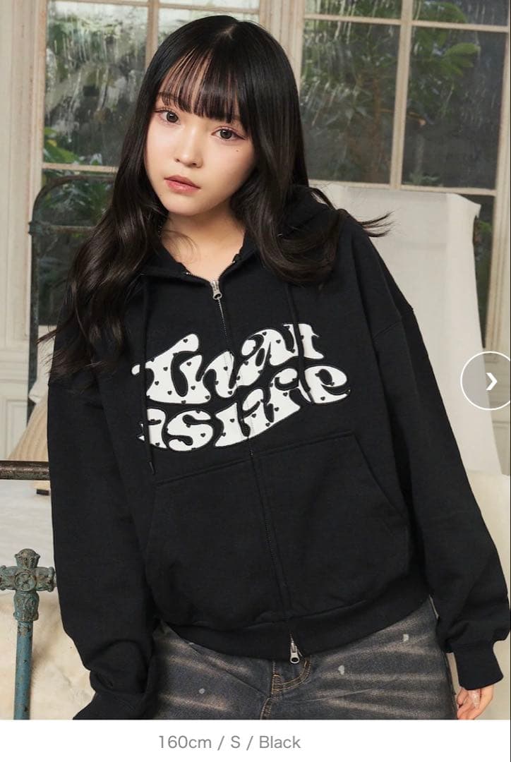 that's life ザッツライフ　黒パーカー　フロントロゴハートドット柄