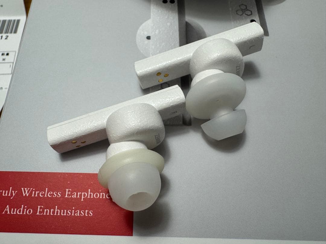 final ze8000 イヤホン　white 購入1ヶ月　美品