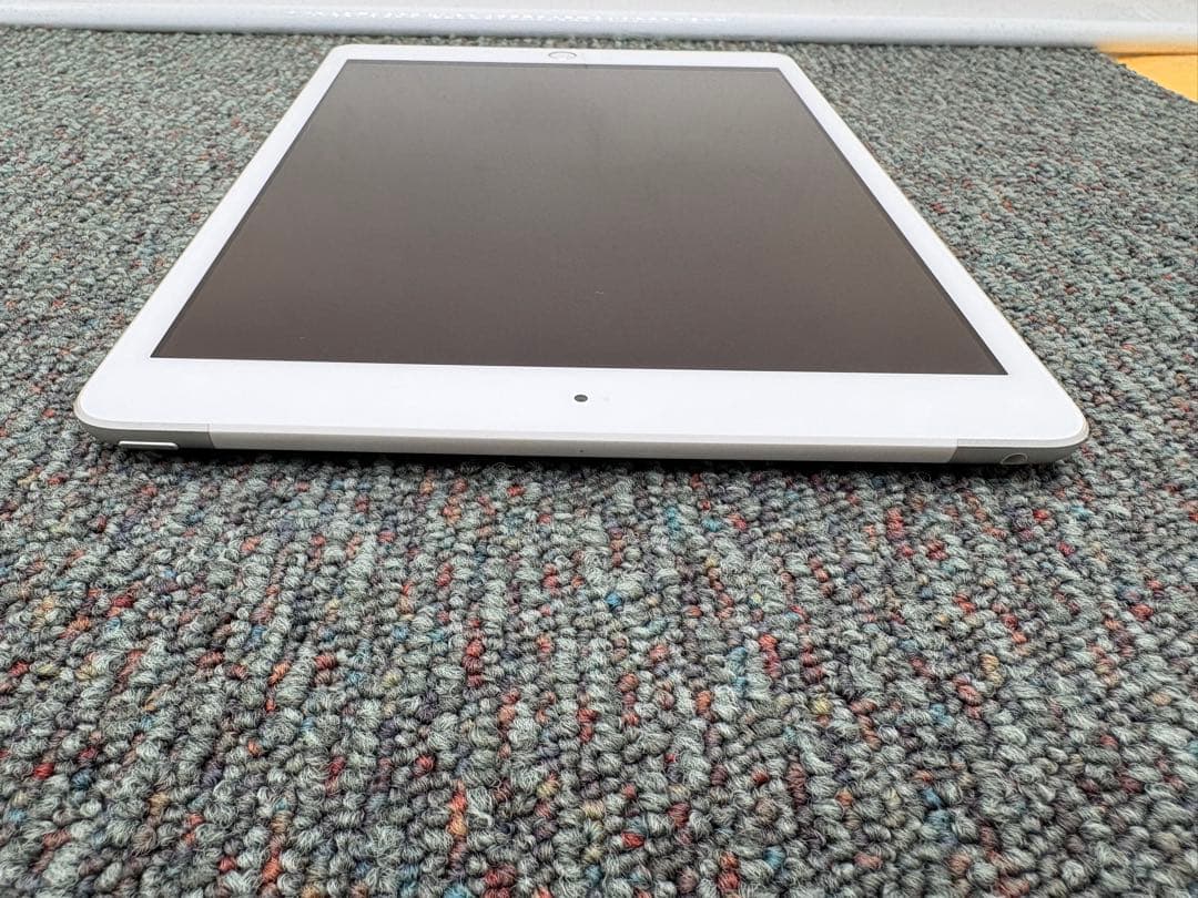 【美品】【100%】 iPad 第8世代　Wi-Fi + Cellularモデル